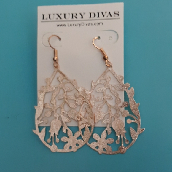 ROSE GOLD TONE FLORAL TEARDROP EARRINGS - Picture 3 of 6